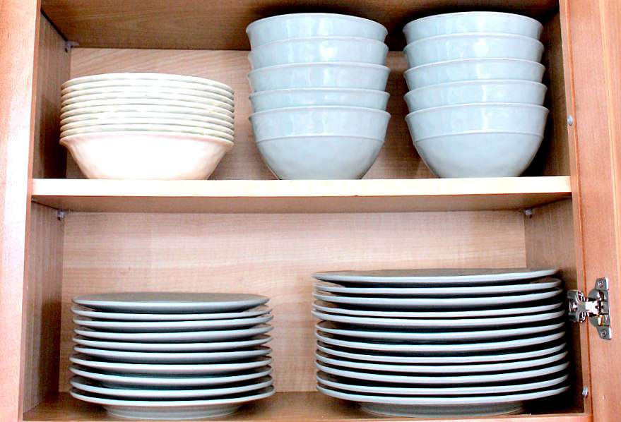 Kitchen Cabinet Organization Tips, How To Organize Dishes In Kitchen Cabinets