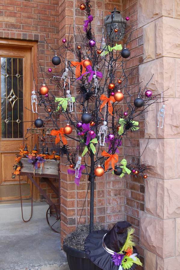 DIY Halloween tree decoration.