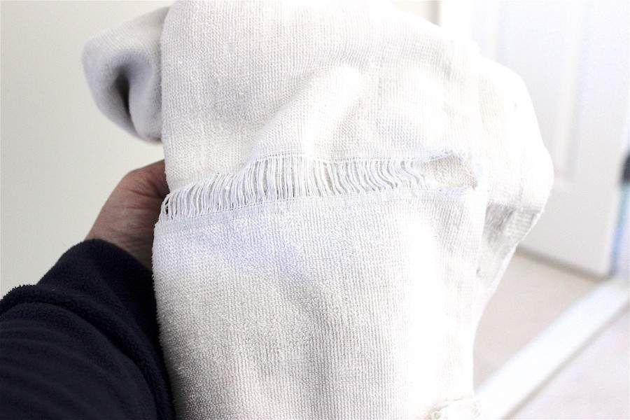 Ratty towels...just one of the 10 "no brainer" things to toss during your closet declutter session | decluttering | closet organization